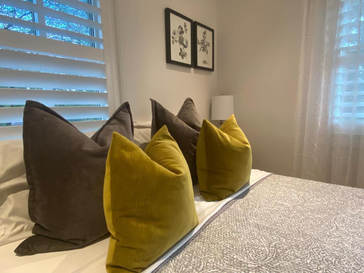 Clearbrooke Gem- Bright Private Bedroom Close To Yyz Toronto Extérieur photo