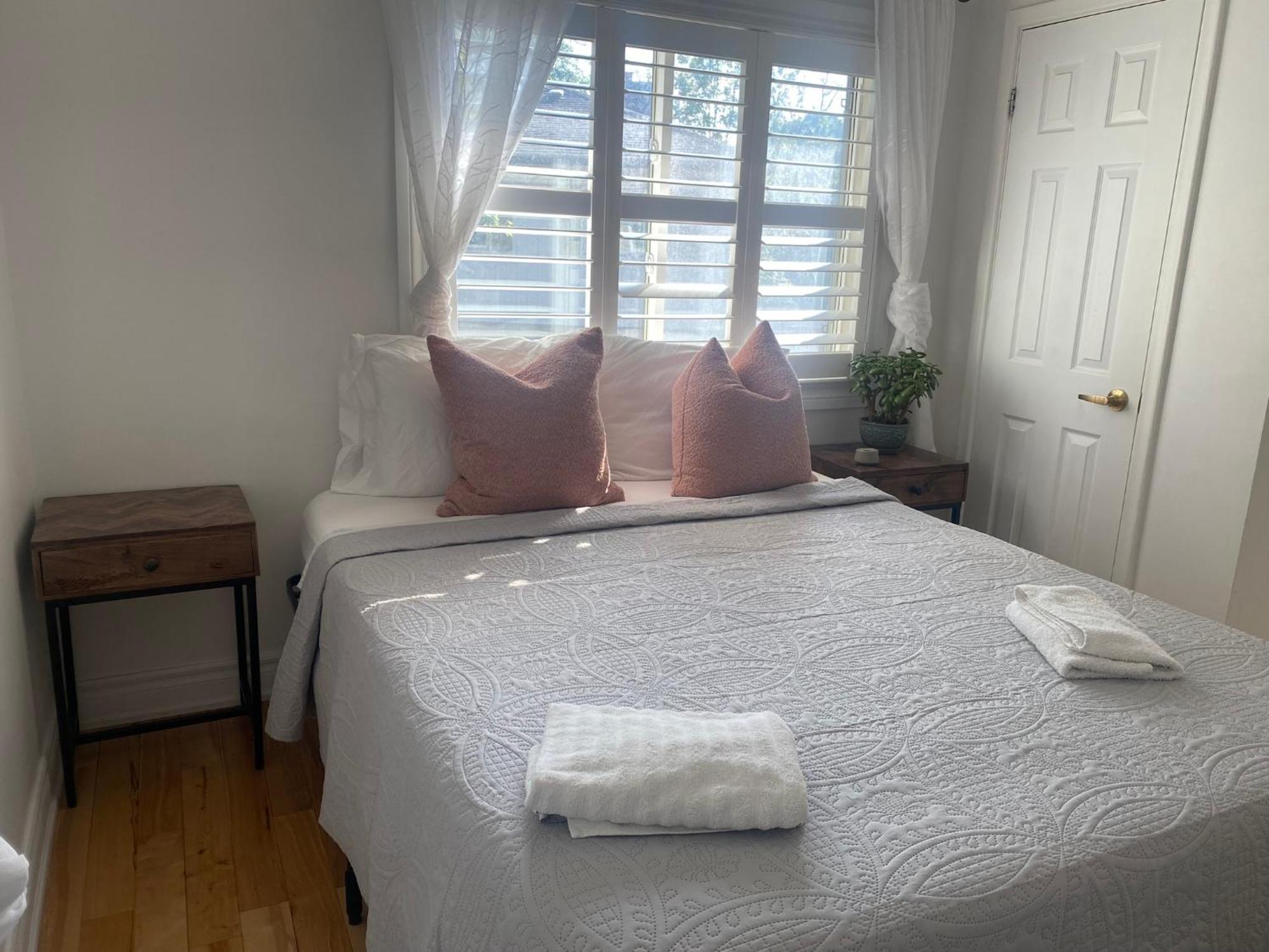 Clearbrooke Gem- Bright Private Bedroom Close To Yyz Toronto Extérieur photo